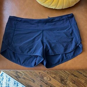 Lululemon 2.5” speed up shorts